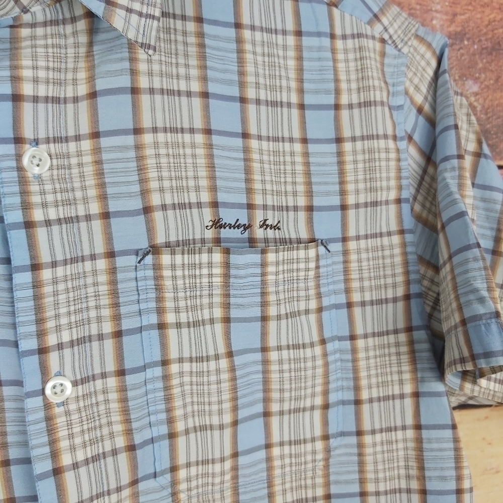 HURLEY short sleeve plaid button down shirt size Medium